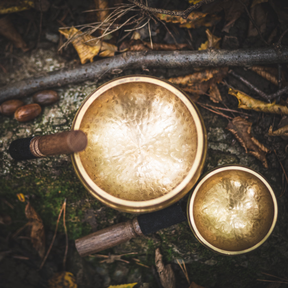 Meditation singing bowls