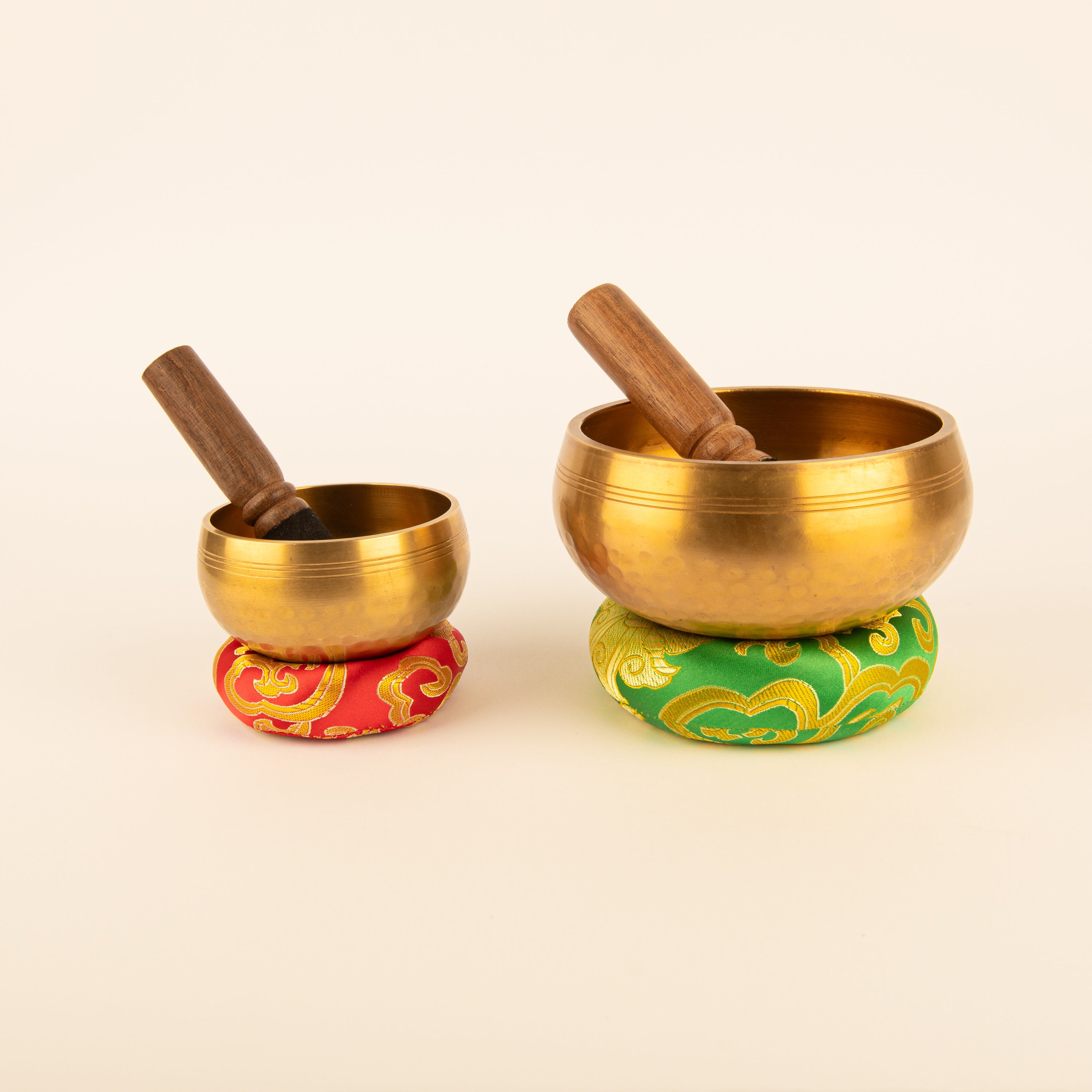 Meditation singing bowls